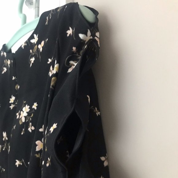 Club Monaco Floral Print Fancy Ruffled sleeves with keyholes Black Dress 00 - Picture 3 of 8